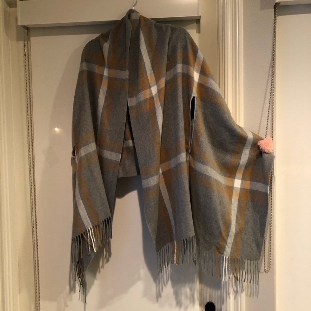 Zighilli Grey Initial Design Shawl